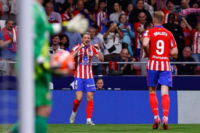 Conor Gallagher, do Atlético de Madrid, comemora um gol durante a partida de futebol da Liga Espanhola, LaLiga EA Sports, disputada entre o Atlético de Madrid e o Rayo Vallecano no estádio Riyadh Air Metropolitano em 24 de abril de 2025, em Madri, Espan