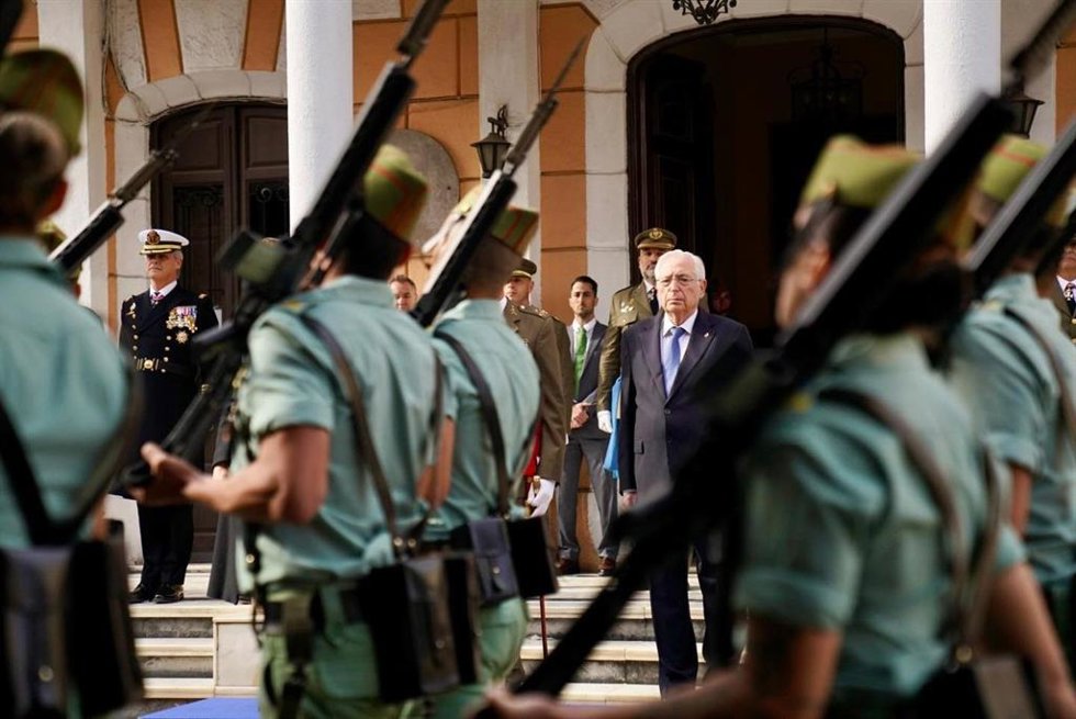 El presidente de Melilla, Juan José Imbroda, en el desfile de la Legión.