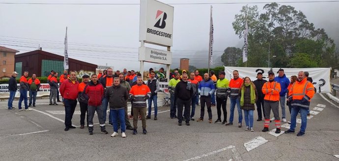 Quinto día de huelga en la planta de Bridgestone en Puente San Miguel