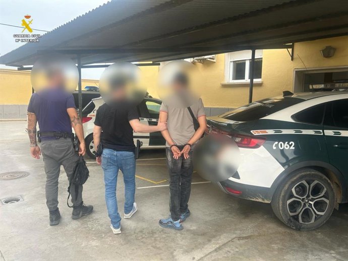 A Guardia Civil desmantela uma organização dedicada ao tráfico de drogas