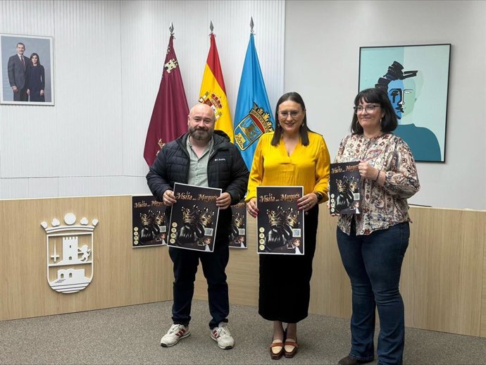 La directora general de Competitividad y Calidad Turísticas, Eva Reverte, presenta la yincana turística digital ‘La visita del marqués’.