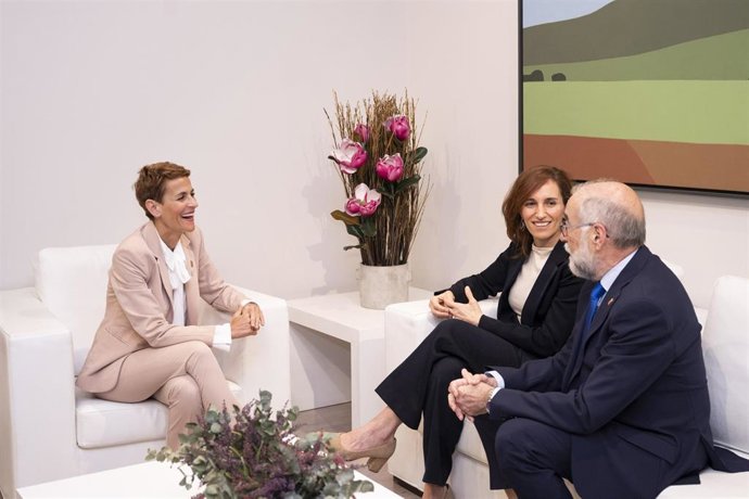 La presidenta María Chivite y el consejero Fernando Domínguez reunidos con la ministra de Sanidad, Mónica García.