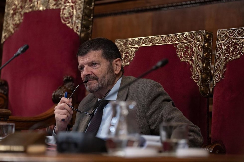 El teniente de alcalde de Prevención y Seguridad del Ayuntamiento de Barcelona, Albert Batlle, durante un pleno en el Ayuntamiento de Barcelona, a 28 de marzo de 2025, en Barcelona, Catalunya (España)