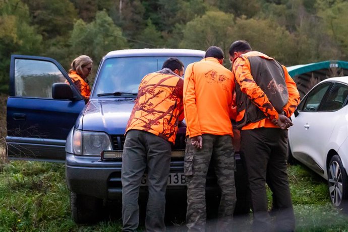 Archivo - Cazadores en una batida.