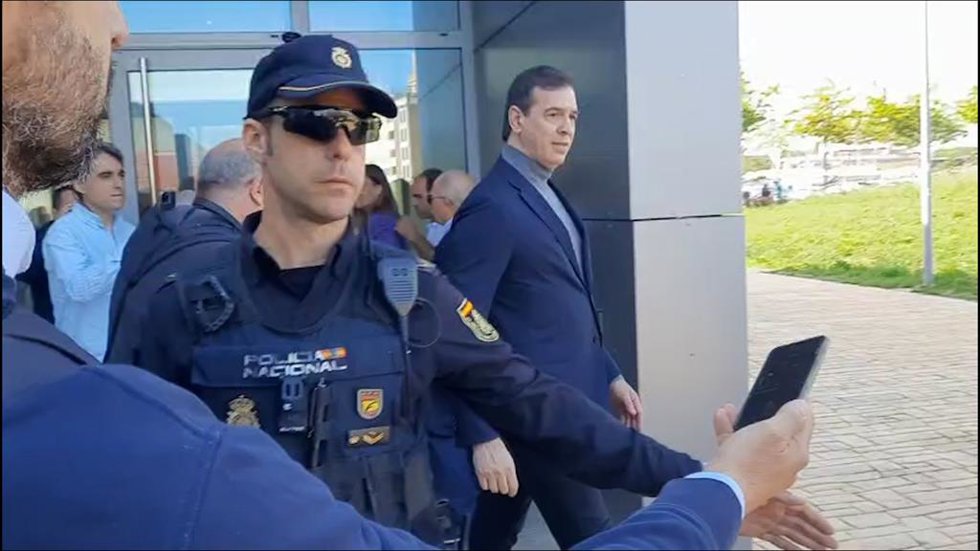 El hermano de Pedro Sánchez sale de declarar en los Juzgados de Badajoz