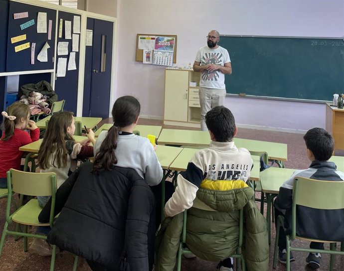 Uno de los talleres impartidos por El Puente Salud Mental a menores en la provincia de Valladolid.