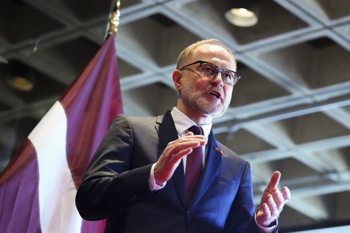 Archivo - 7 de março de 2024, Ottawa, On, Canadá: O ministro da Defesa da Letônia, Andris Spruds, participa de uma cerimônia de boas-vindas com o ministro da Defesa Nacional, Bill Blair, na sede da Defesa Nacional em Ottawa, na quinta-feira, 7 de março de