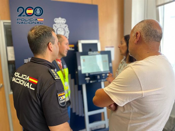 La Policía Nacional inaugura los puntos de actualización del DNI en Candelaria y Granadilla de Abona (Tenerife)