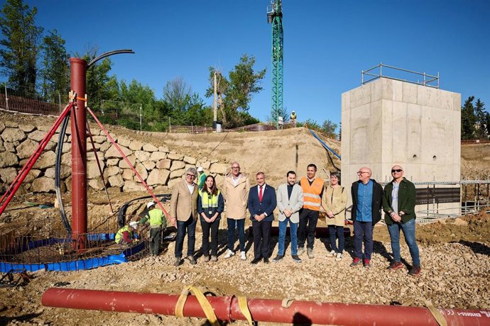 El consejero Chivite en la visita a las obras de la depuradora de Corella.
