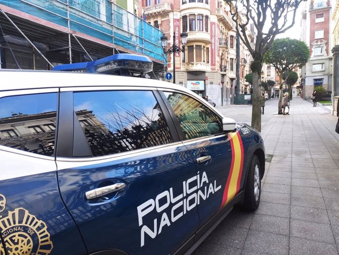 Archivo - Coche de Policía Nacional
