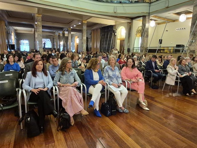 La consejera de Bienestar Social y Familia del Gobierno de Aragón, Carmen Susín en la inauguración del I Congreso de Familias de Aragón en la sede de la Fundación Caja Rural de Aragón