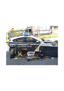 Detenidos tres vecinos de O Grove (Pontevedra) por una oleada de robos con violencia en domicilios.