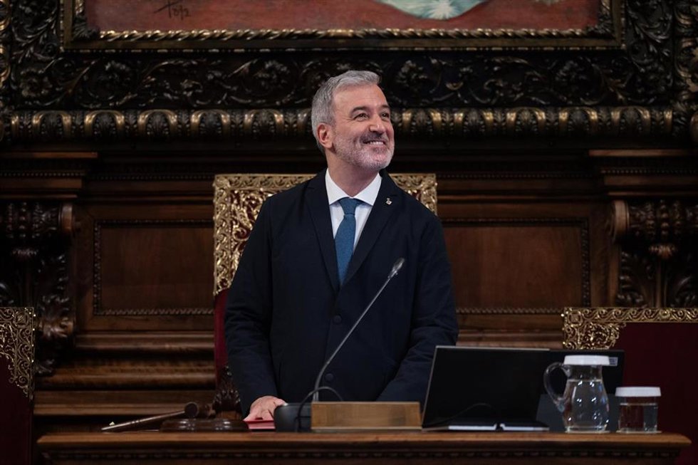 El alcalde de Barcelona, Jaume Collboni, durante un pleno en el Ayuntamiento de Barcelona, a 28 de marzo de 2025, en Barcelona, Catalunya (España)