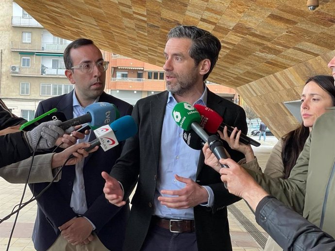 O porta-voz nacional do PP, Borja Sémper, durante uma coletiva de imprensa em Lleida.