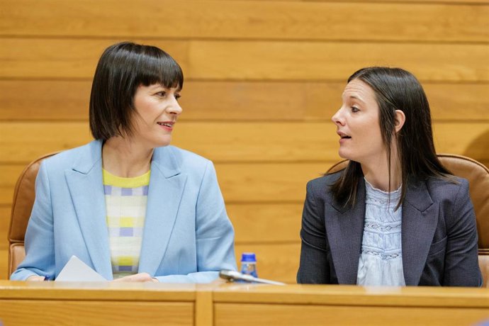 La portavoz nacional del BNG, Ana Pontón (i), y la diputada del BNG, Olalla Rodil (d), durante el debate sobre el Estado de la Autonomía, a 23 de abril de 2025, en Santiago de Compostela, A Coruña, Galicia.