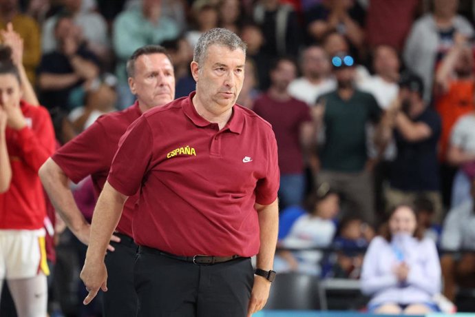 Archivo - Head coach Miguel Mendez of Spain, Basketball, Women's Group Phase - Group A between Spain and China during the Olympic Games Paris 2024 on 28 July 2024 at Pierre Mauroy Stadium in Villeneuve-d'Ascq near Lille, France - Photo Laurent Sanson / Pa