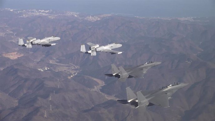 Archivo - Maniobras aéreas con bombarderos B-1B entre Estados Unidos, Japón y Corea del Sur en enero de 2025