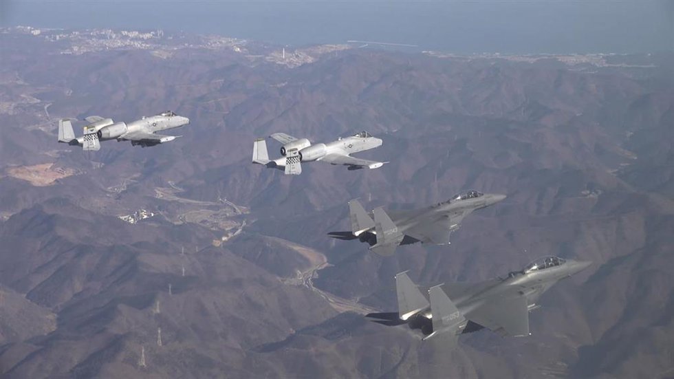 Archivo - Maniobras aéreas con bombarderos B-1B entre Estados Unidos, Japón y Corea del Sur en enero de 2025
