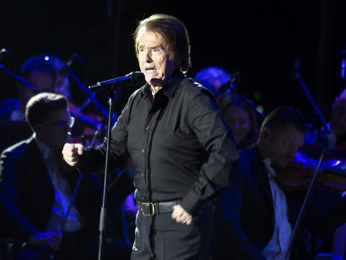 Archivo - Imagen de archivo del cantante Raphael