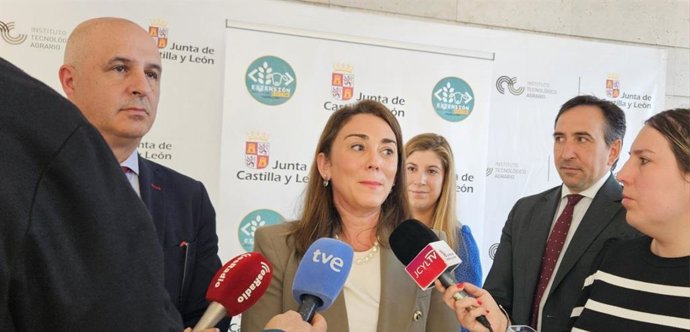 La consejera de Agricultura, Ganadería y Desarrollo Rural, María González Corral, presenta el programa Extensión Agraria Digital en una atención a medios en la finca Zamadueñas, en la sede del Itacyl, en Valladolid