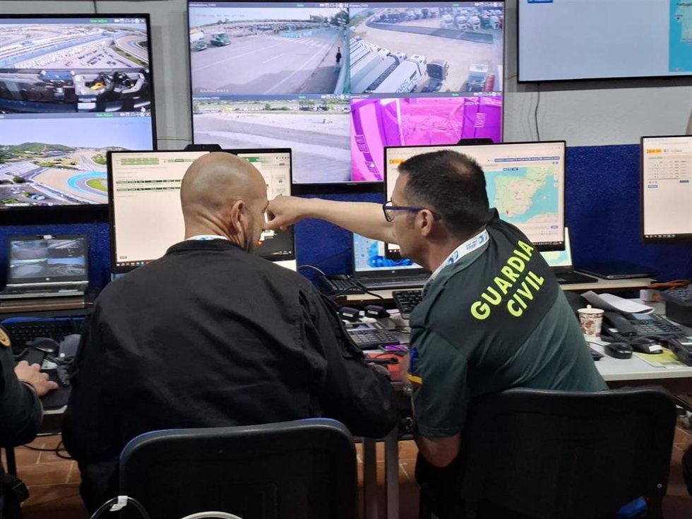 Miembros del Cecor en el circuito de Jerez tras activarse el plan de seguridad por el Gran Premio