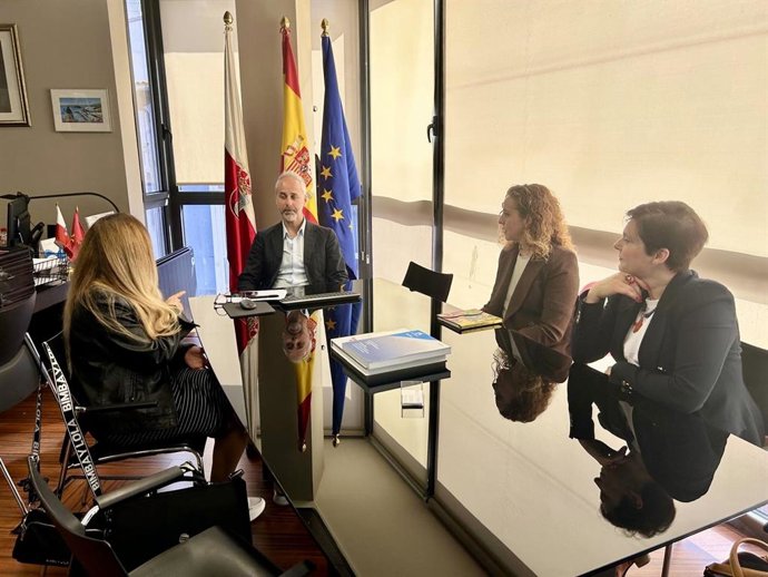 El consejero de Educación, FP y Universidades, Sergio Silva, se reúne con representantes de la Asociación de Dislexia de Cantabria