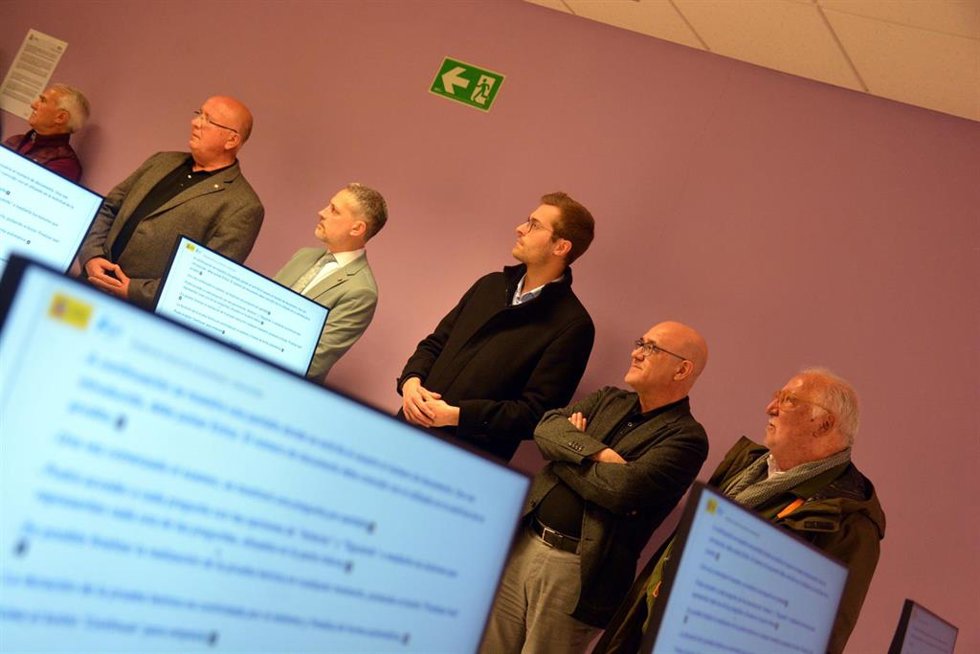 El director del Servei Catal de Trnsit (SCT), Ramon Lamiel, y el director de la Dirección General de Trfico (DGT), Pere Navarro, en la inauguración de la sede de exámenes teóricos en Olot (Girona).
