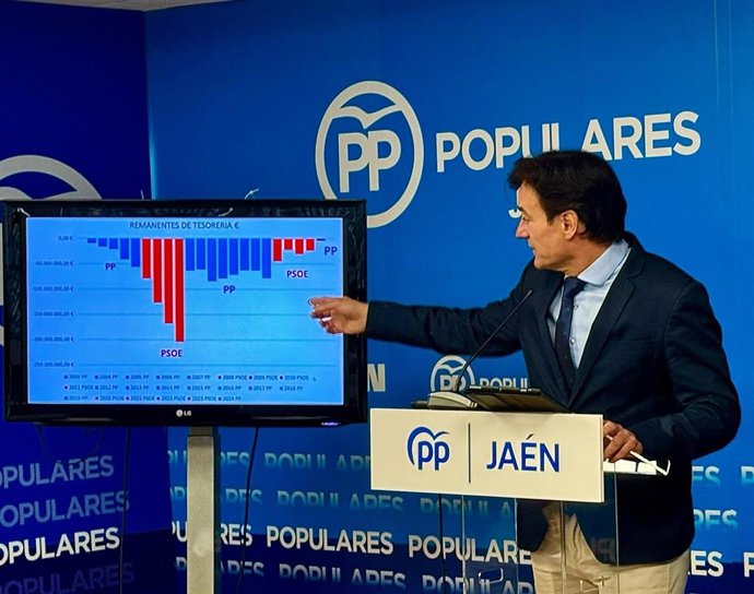 Agustín González durante la rueda de prensa