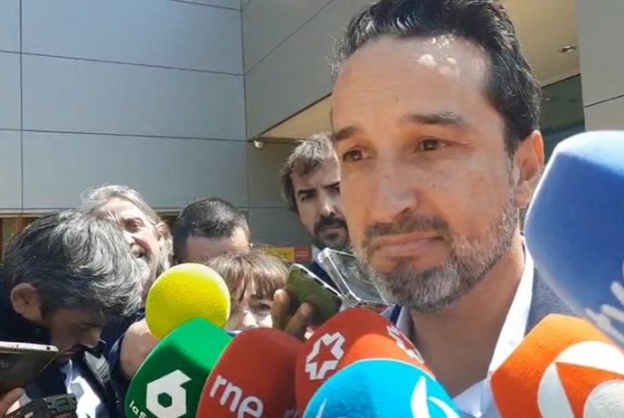 El diputado de Cultura de la Diputación de Badajoz, Ricardo Cabezas, atiende a los medios tras declarar ante la jueza en el caso de la contratación del hermano de Pedro Sánchez