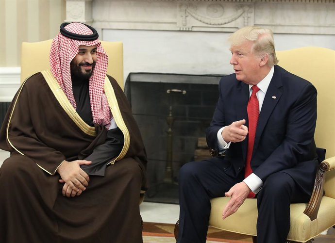 Archivo - Arxive - El president d'Estats Units, Donald Trump, juntament amb el príncep hereu d'Aràbia Saudita, Mohamed bin Salmán.