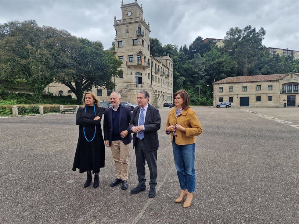 Imagen de Carmela Silva, Regades, Caballero y María José Caride este viernes en la ETEA.