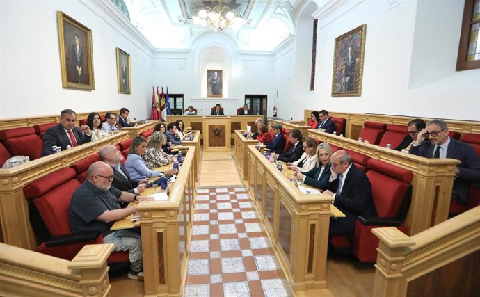 Pleno en el Ayuntamiento de Toledo.