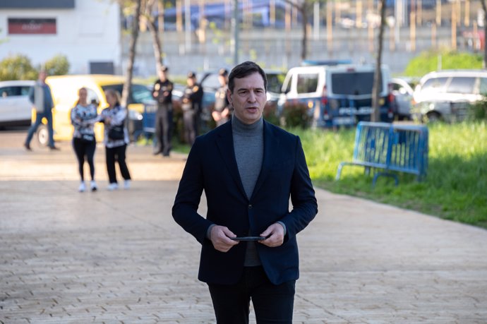 El hermano de Pedro Sánchez, David Sánchez, a su llegada a declarar en calidad de investigado en el Juzgado de Instrucción número 3 de Badajoz, a 25 de abril de 2025, en Badajoz, Extremadura (España).