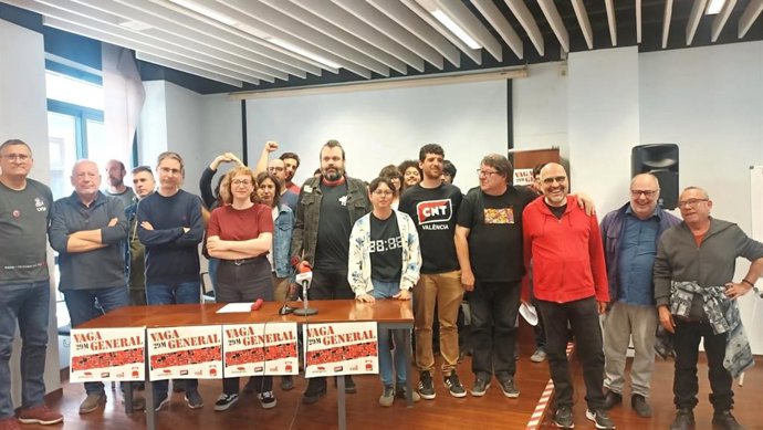 Intersindical, CNT, CGT y COS llaman a una huelga general el 29 de mayo, siete meses después de la dana que afectó a distintas localidades de la provincia de Valencia.