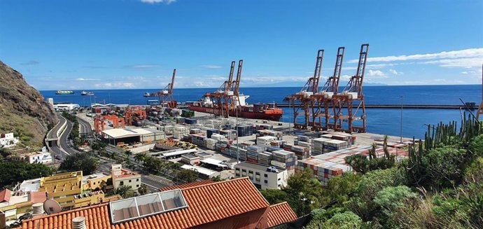 El tráfico de mercancías del puerto de Santa Cruz de Tenerife superó las 3 millones de toneladas hasta marzo