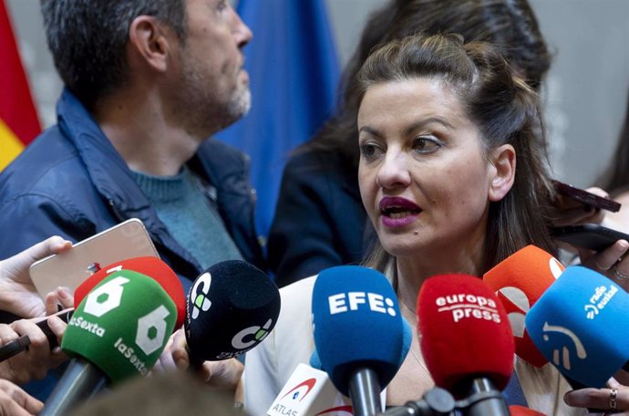 La ministra de Juventud e Infancia, Sira Rego, atiende a los medios de comunicación, en el Ministerio de Juventud e Infancia, a 1 de abril de 2025, en Madrid (España). 