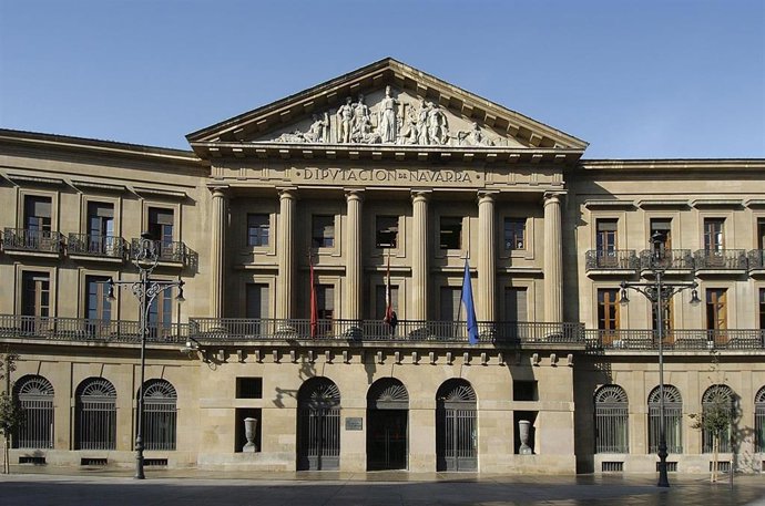 Fachada del Palacio de Navarra.