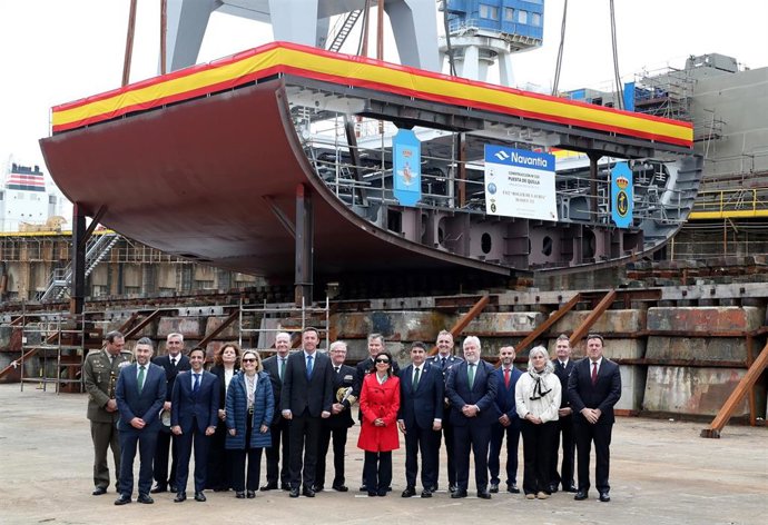 A ministra de Defensa, Margarita Carballos, durante a súa visita á sede de Navantia, a 25 de abril de 2025, en Ferrol, A Coruña, Galicia (España).