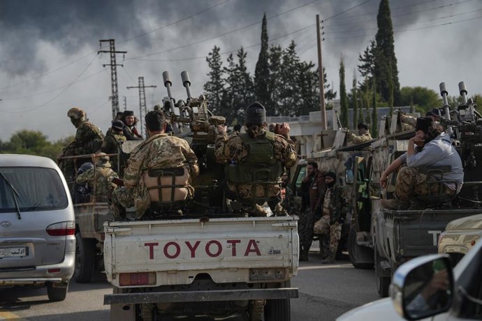 Archivo - Arquivo - Membros das forças de segurança das novas autoridades sírias na província de Latakia (arquivo)