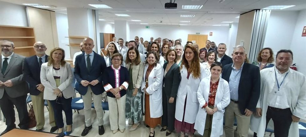 Presentación de la nueva gerente del Área Sanitaria Norte de Córdoba, Carmen de la Cámara (centro), entre María Jesús Botella y Valle García.