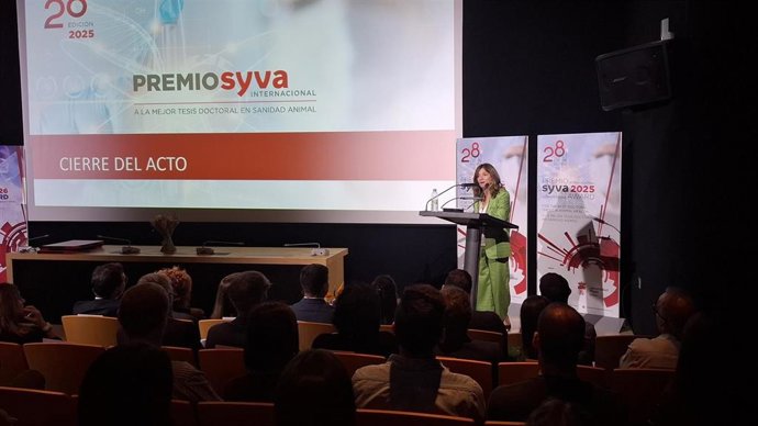 La rectora de la Universidad de León (ULE), Nuria González, en la clausura de los XXVIII Premios Syva.