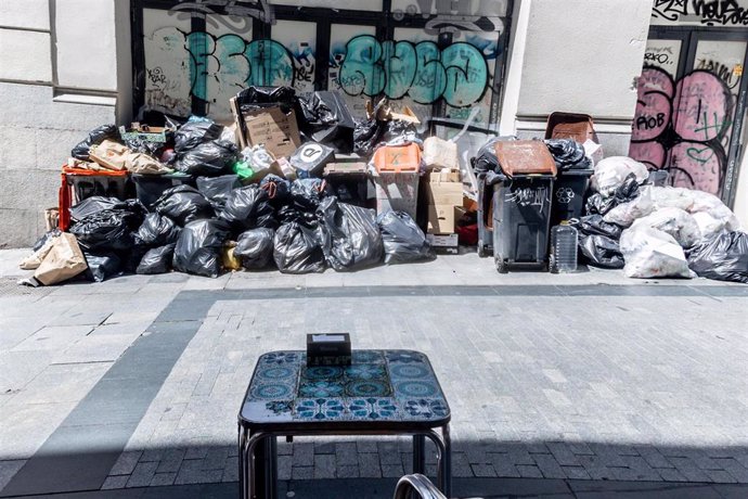 Aglutinación de basura en el centro de la ciudad
