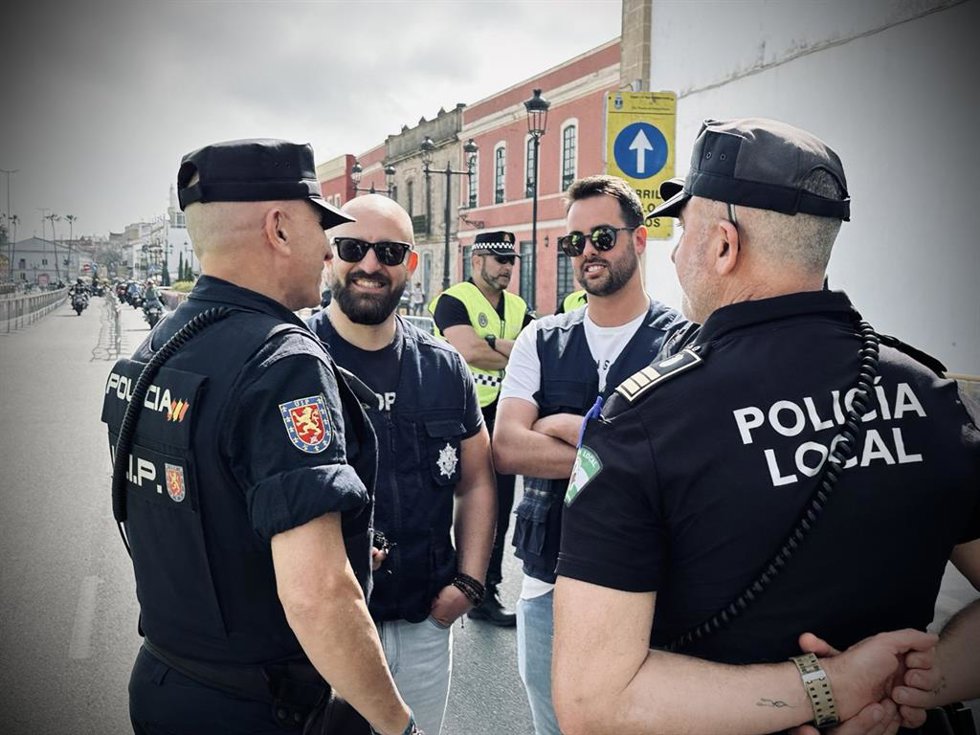 El alcalde de El Puerto, Germán Beardo. supervisa el dispositivo local de seguridad. 