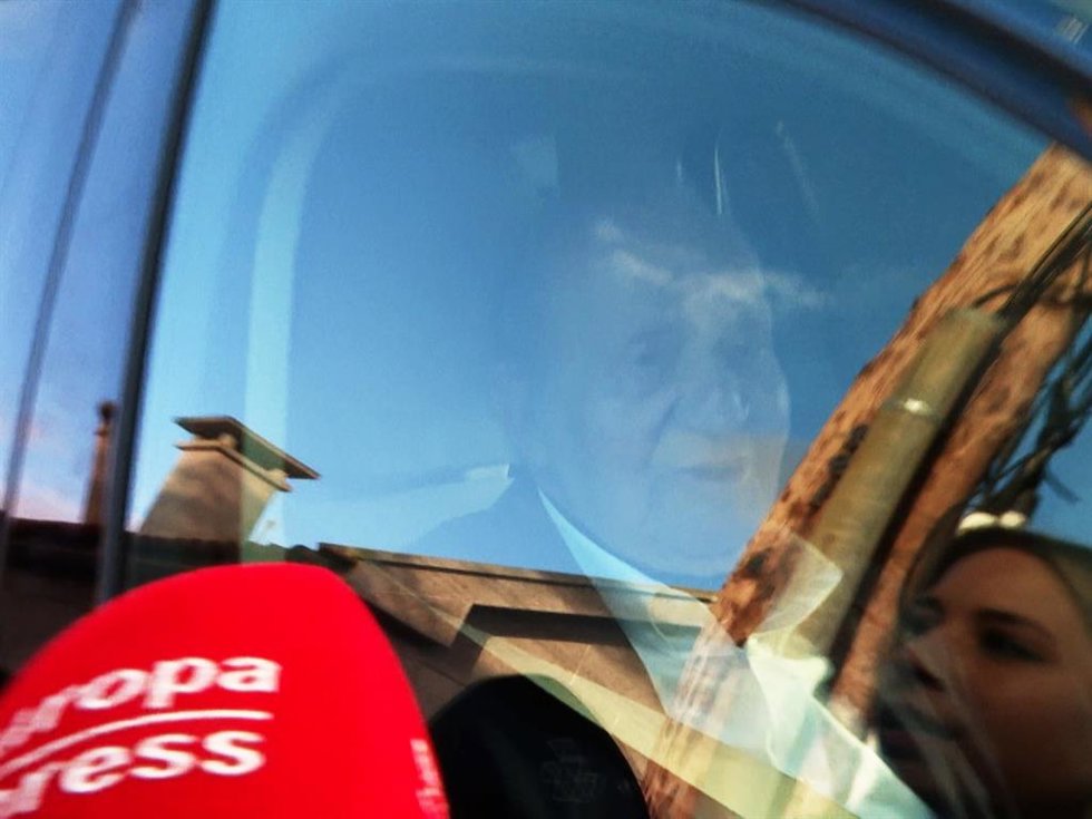 EL REY JUAN CARLOS I SALE DE CASA DE PEDRO CAMPOS