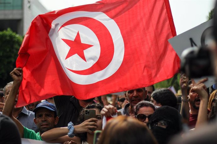 Archivo - Bandera de Túnez en una manifestación (Archivo)