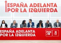 Sánchez y miembros del Gobierno condenan el "atentado" con explosivos caseros contra la sede del PSOE de Cantabria