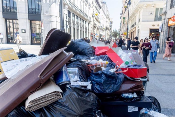 Aglutinación de basura en el centro de la ciudad  