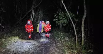 Rescatada una pareja que no podía continuar la ruta del Faro del Caballo porque había cabras en las escaleras