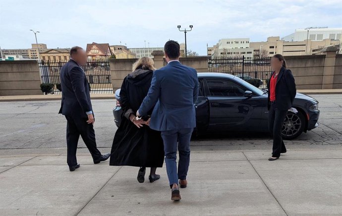 A juíza estadunidense Hannah Dugan, presa pelo FBI