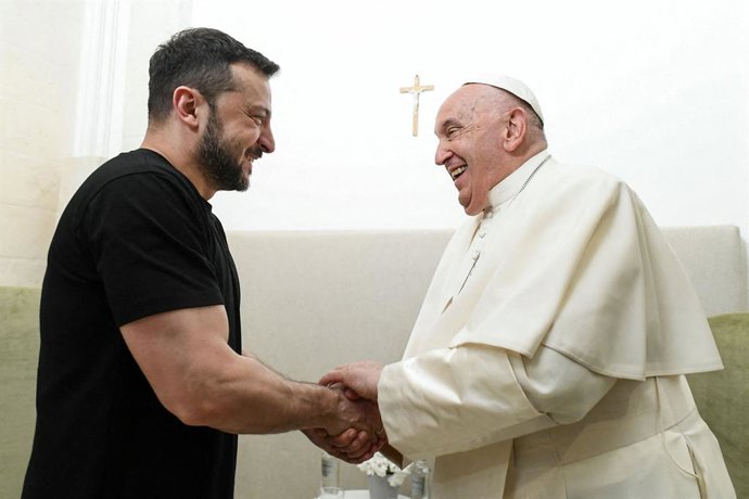 Savelletri Di Fasano, Itália: Foto de arquivo - Papa Francisco se encontra com o presidente da Ucrânia, Volodymyr Zelensky, na cúpula do G7 no resort Borgo Egnazia em Savelletri di Fasano, Itália, em 14 de junho de 2024. O Papa Francisco se junta aos líde